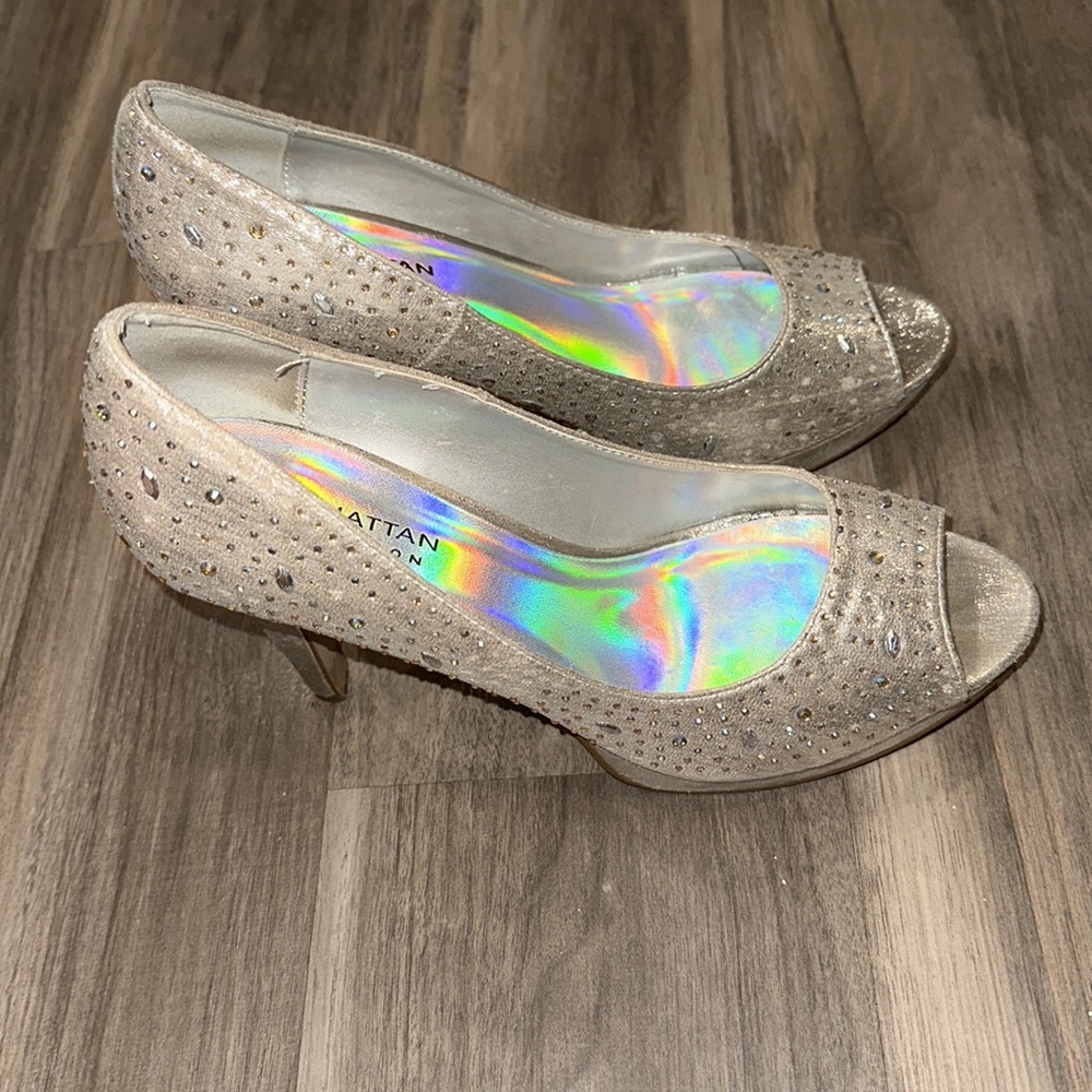 Manhattan Collection Heels - Picture 4 of 5